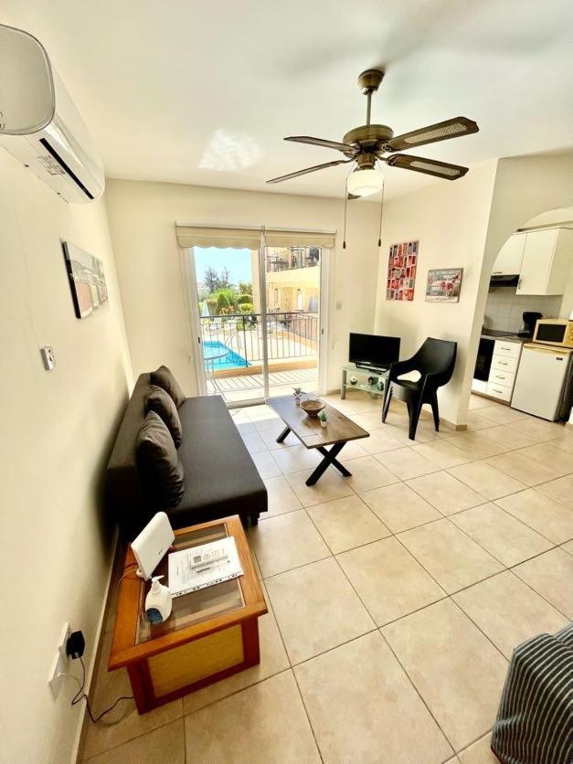 The Holiday Flat, Gateway To Desired Experiences Peyia Exterior foto